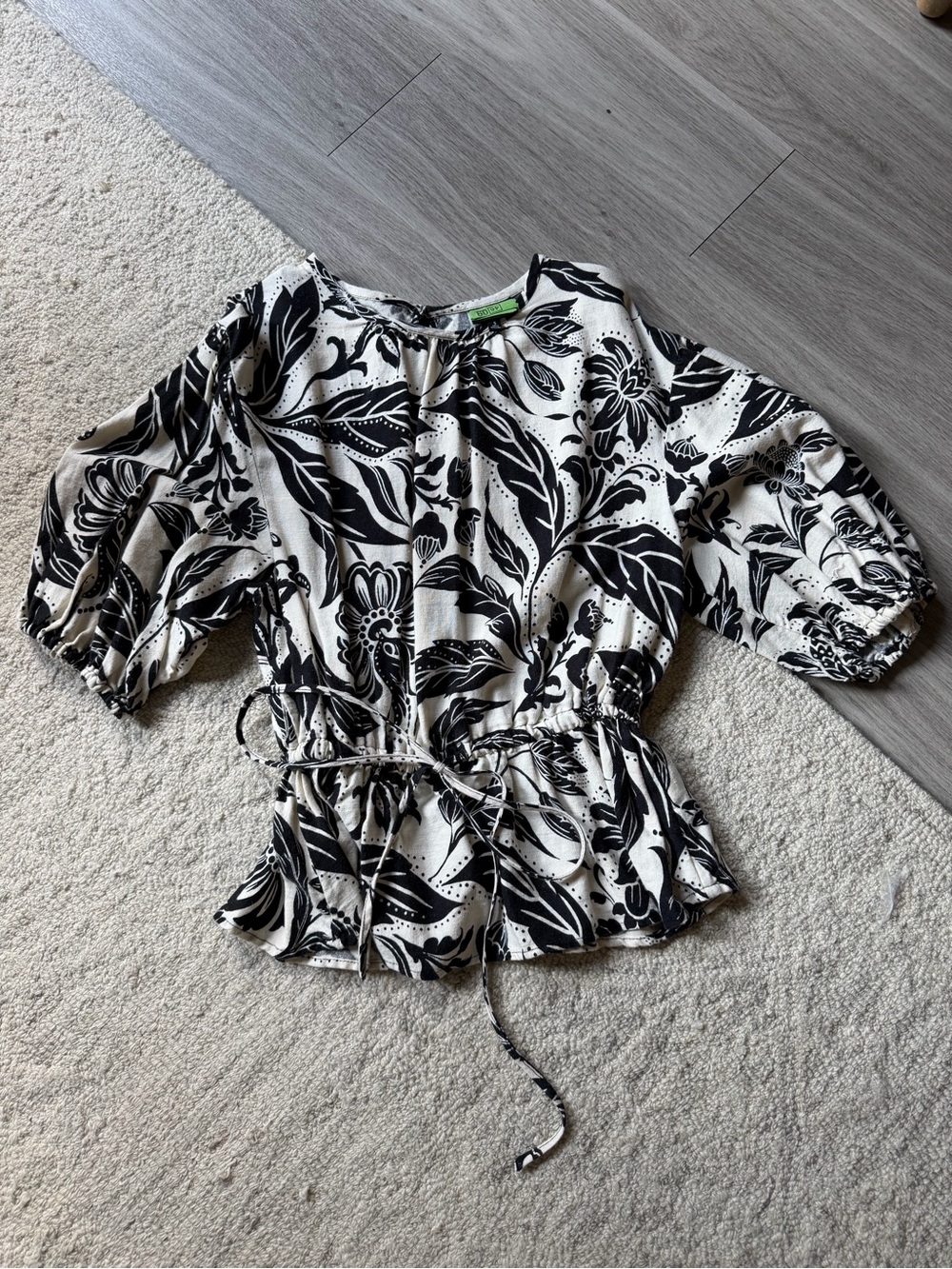 Boutique Black & White Floral Tie-Waist Peplum Top